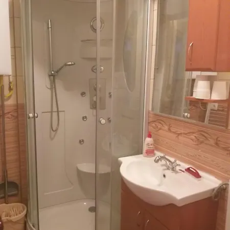 شقة Marina Apartman *